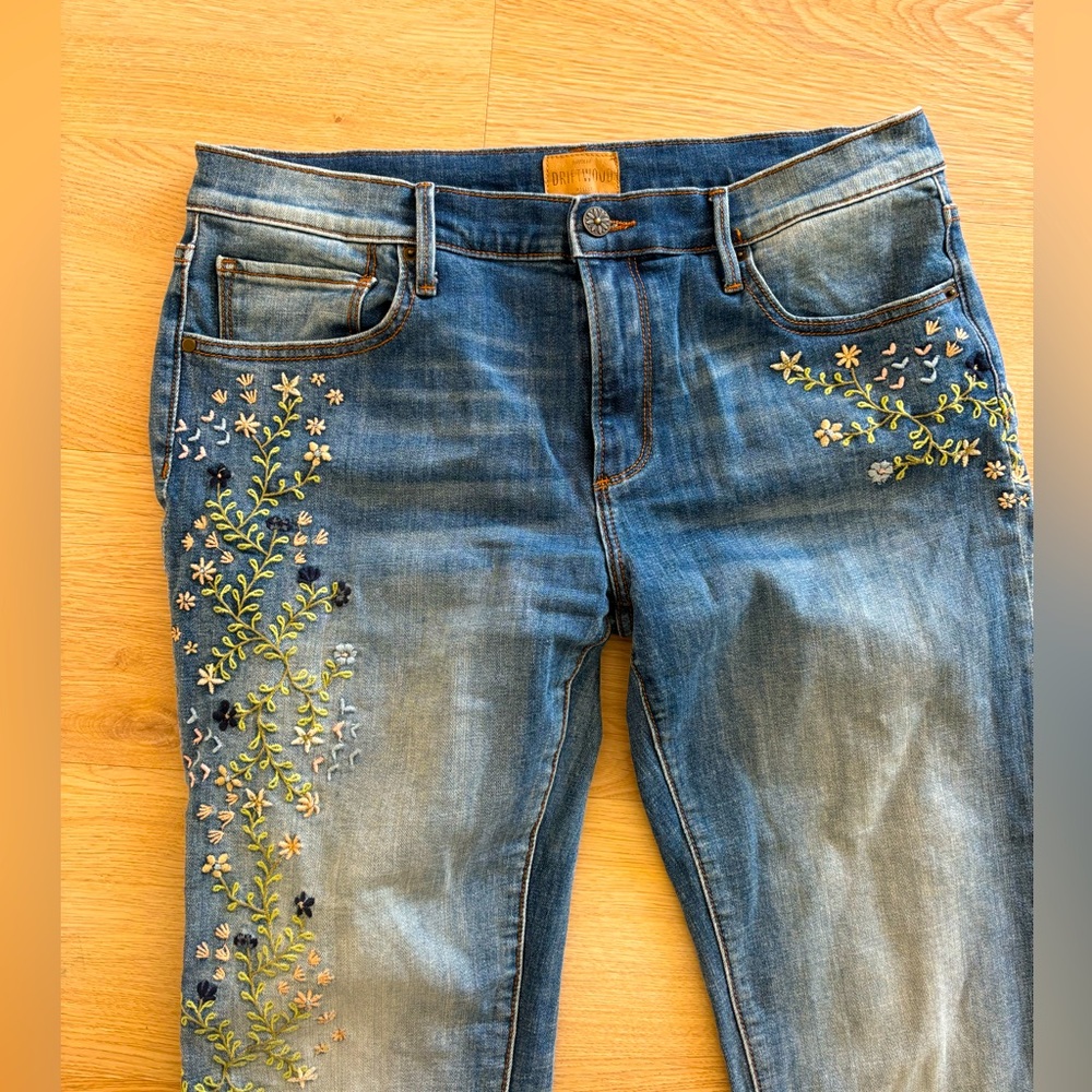 Driftwood “Kelly” Bohemian, floral embroidered jeans women’s size 31